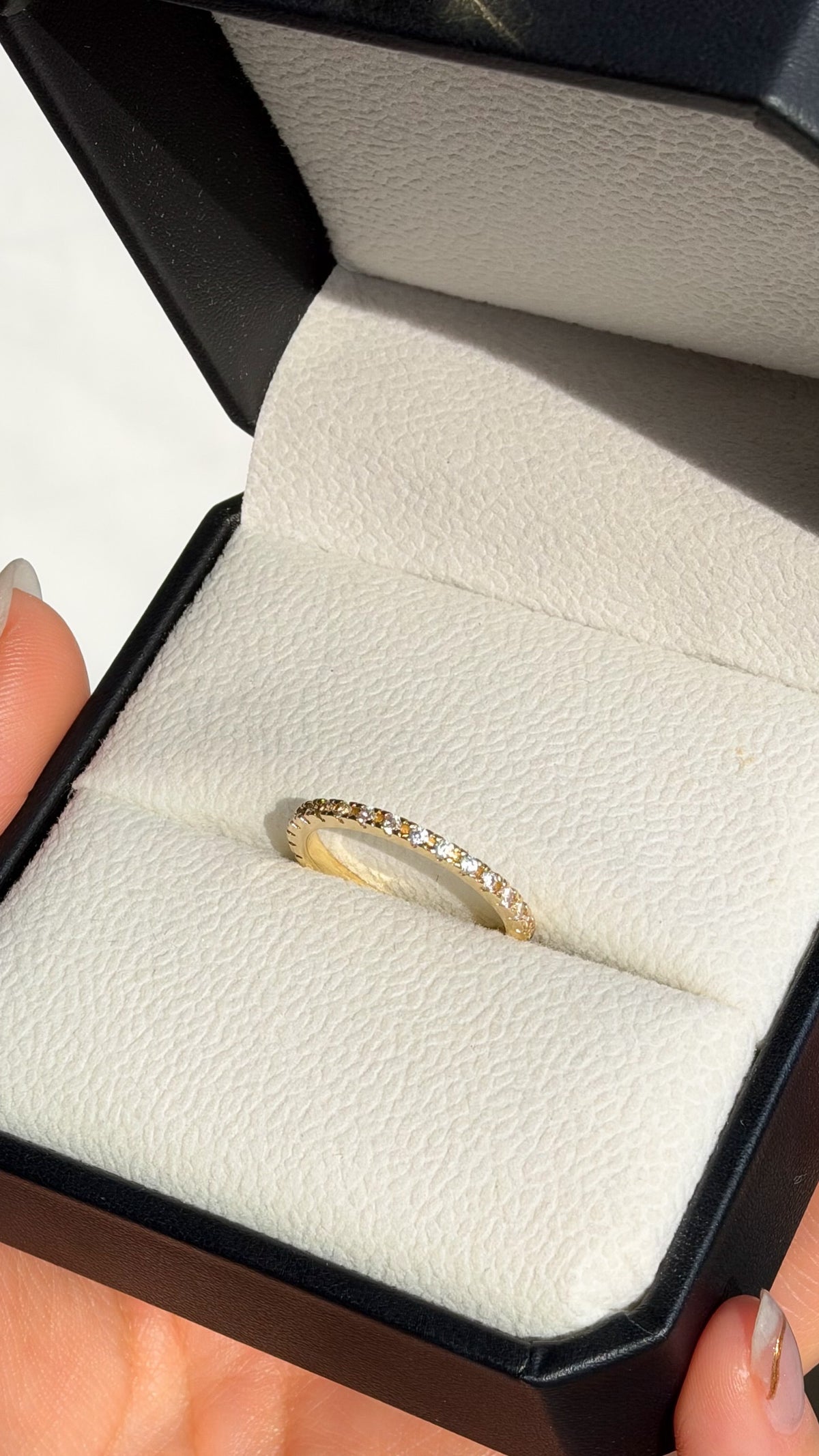 Anillo Sinfín Circonias
