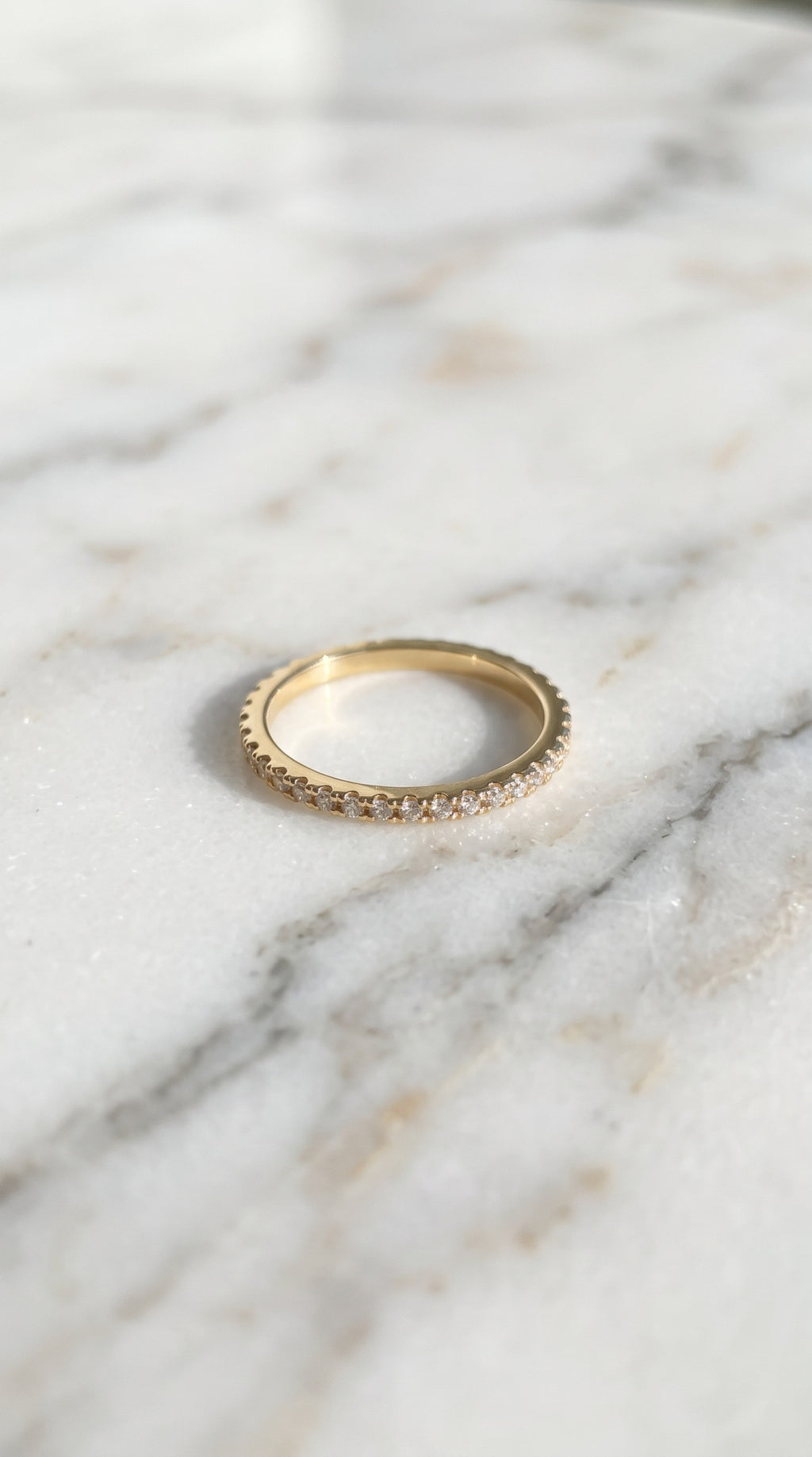 Anillo Sinfín Circonias