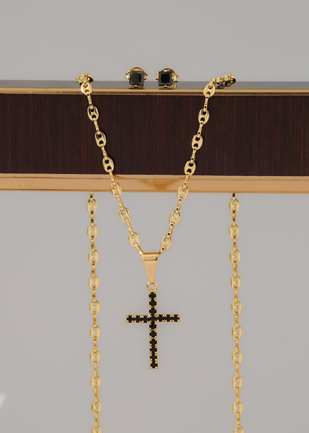 Conjunto Gucci + Cruz Negra (incluye topos)