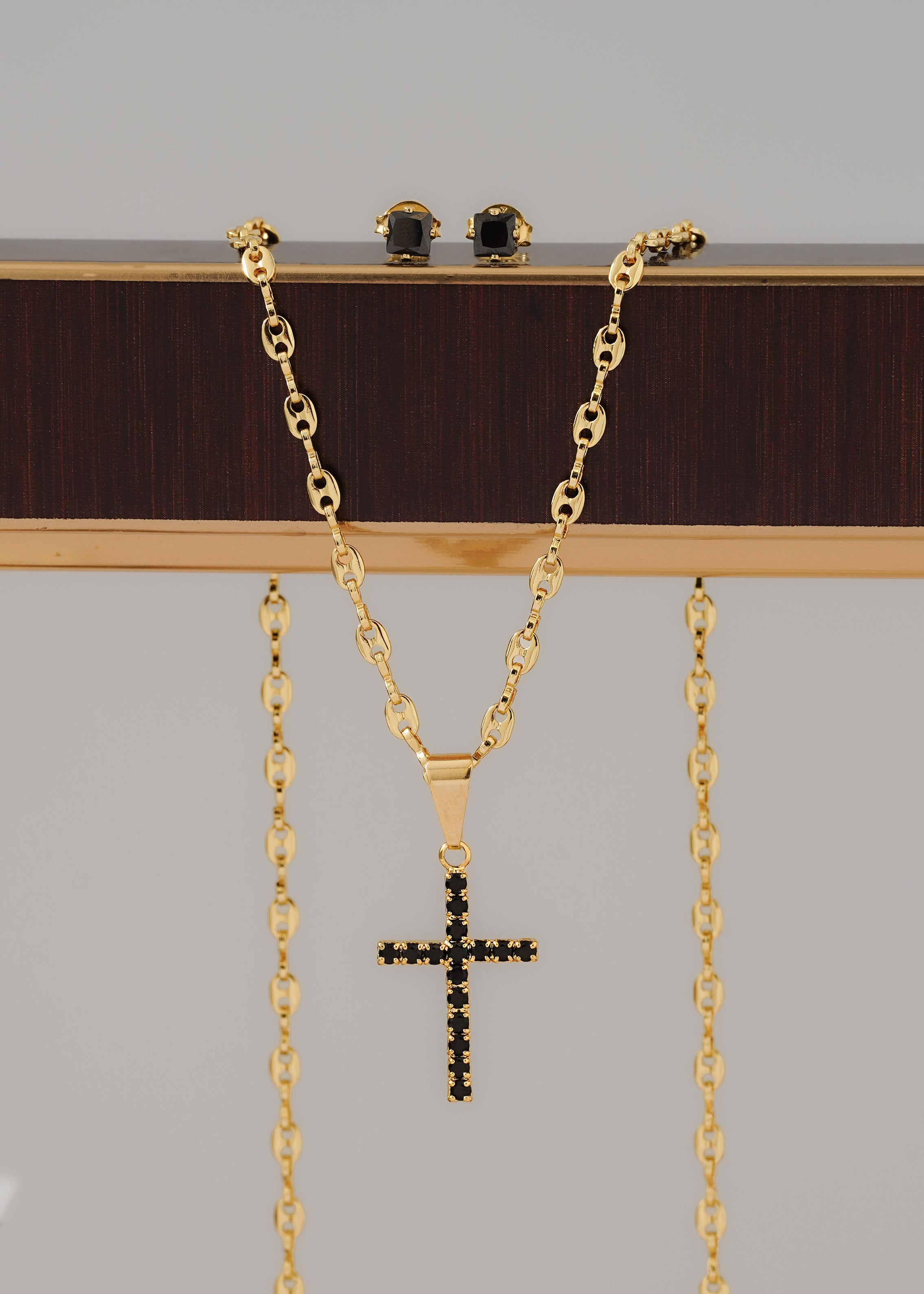 Conjunto Gucci + Cruz Negra (incluye topos)